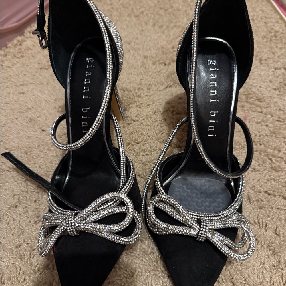 Gianni Bini Black Pointed Toe Heels with Rhinestone Bow